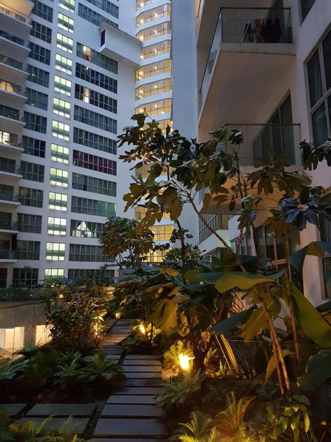 Starsbed Klcc Skyview Roof Pool Hostel Куала-Лумпур Экстерьер фото