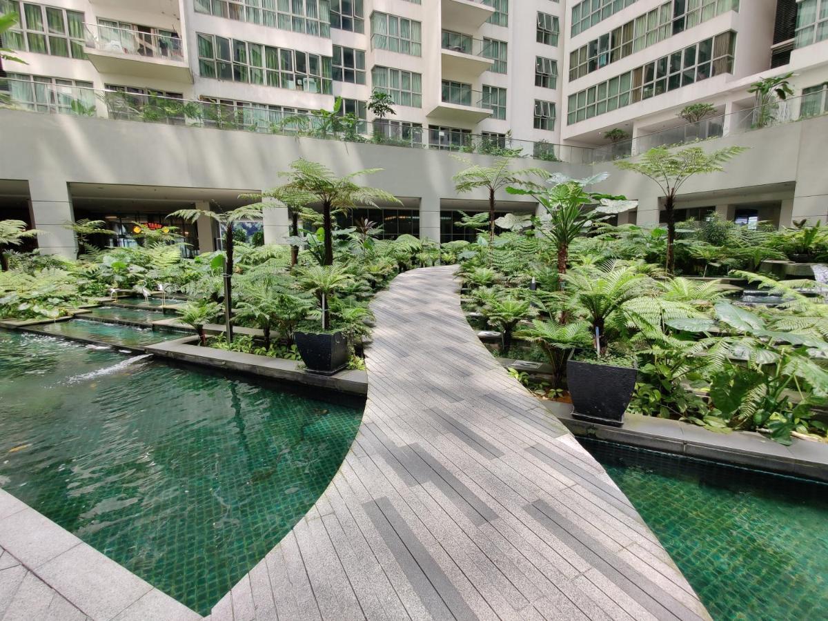 Starsbed Klcc Skyview Roof Pool Hostel Куала-Лумпур Экстерьер фото